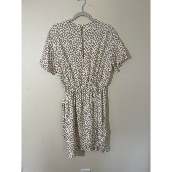 And Other Stories Beige Faux Wrap Dress Size 10 Short Sleeve Minimalist NWT - Picture 7 of 7
